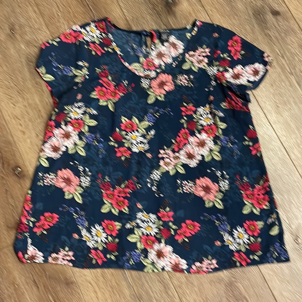 Torrid floral print blouse - Picture 4 of 6